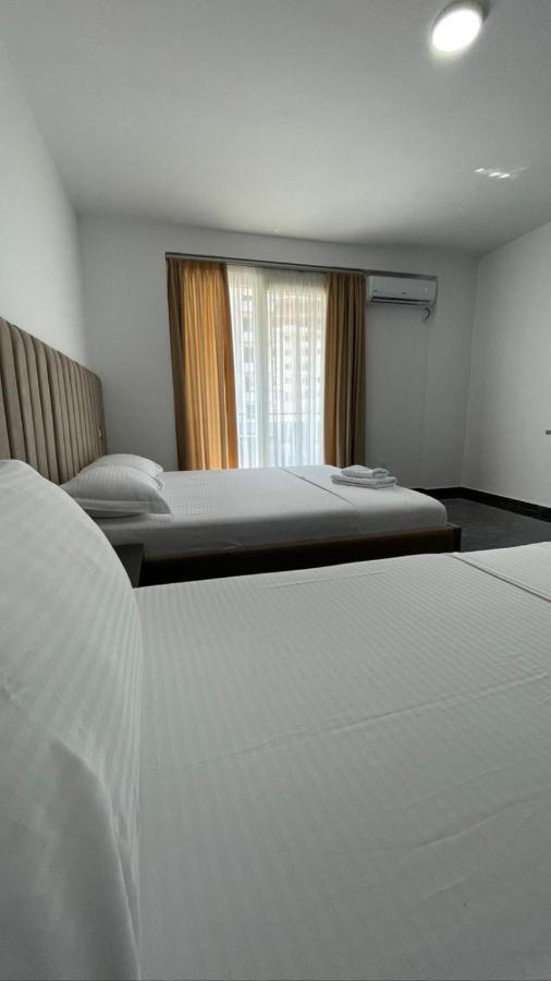 Leodori 3 Suites Shengjin Bagian luar foto