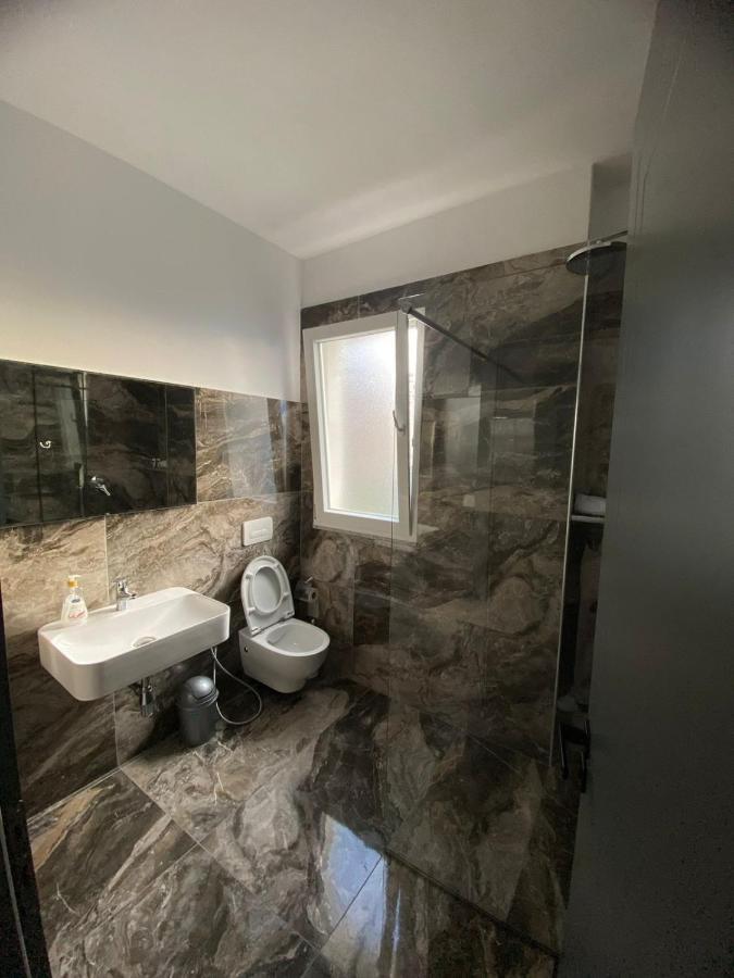 Leodori 3 Suites Shengjin Bagian luar foto