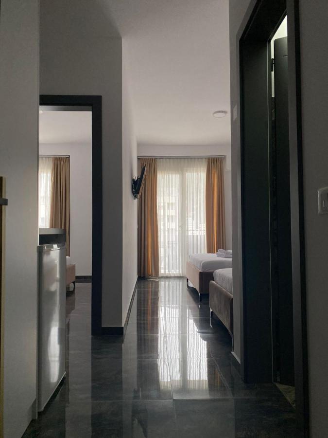 Leodori 3 Suites Shengjin Bagian luar foto