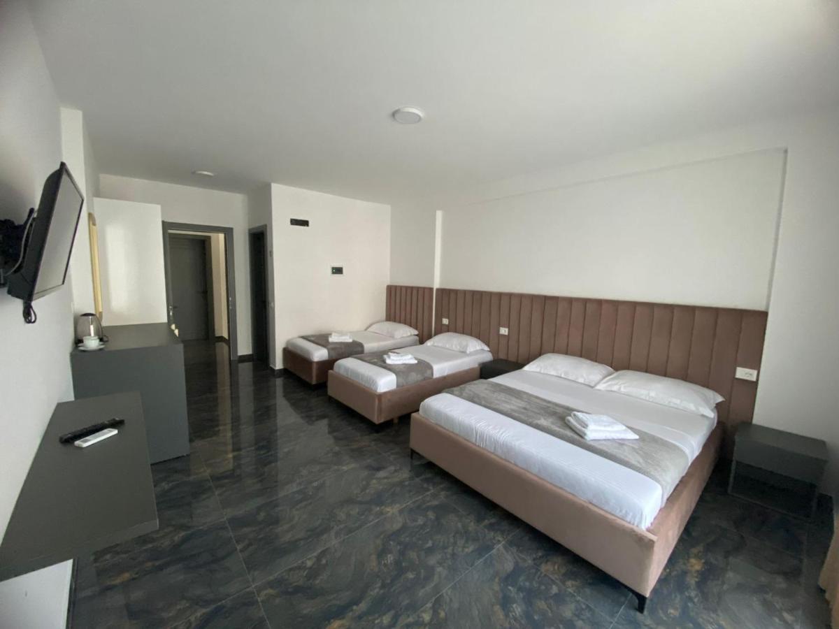 Leodori 3 Suites Shengjin Bagian luar foto
