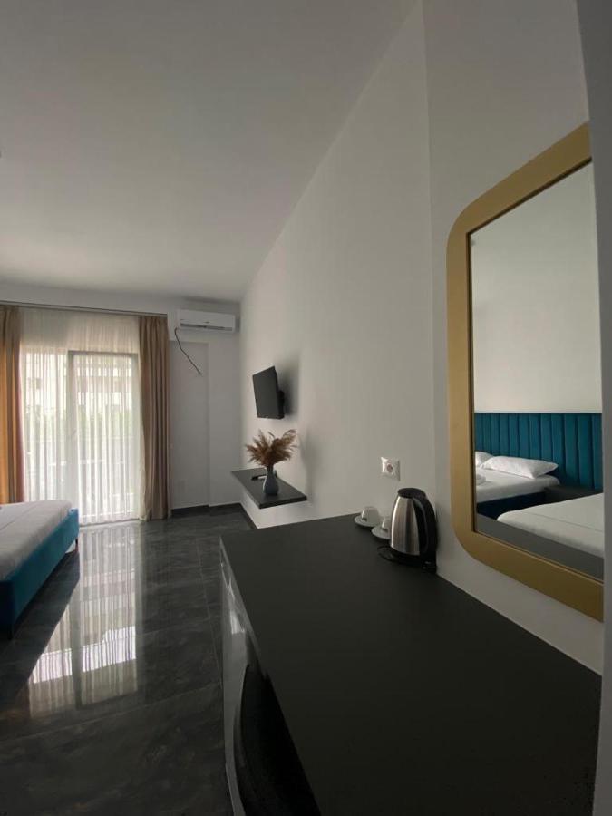 Leodori 3 Suites Shengjin Bagian luar foto