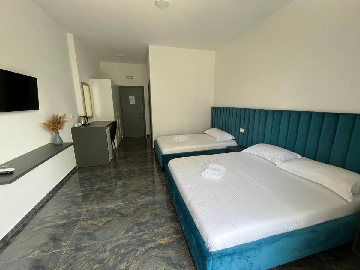 Leodori 3 Suites Shengjin Bagian luar foto