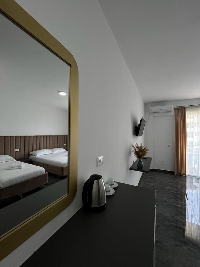 Leodori 3 Suites Shengjin Bagian luar foto
