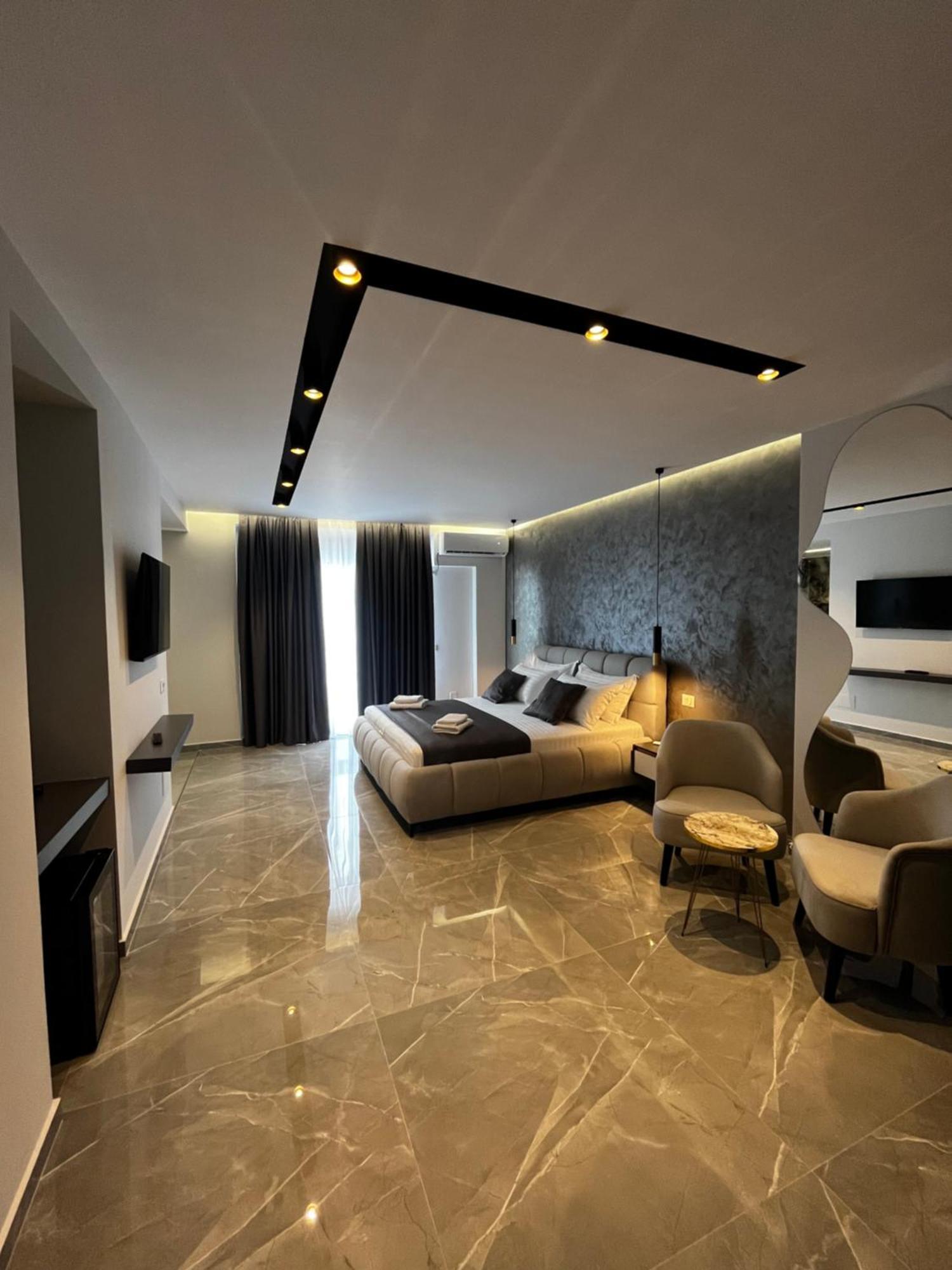 Leodori 3 Suites Shengjin Bagian luar foto
