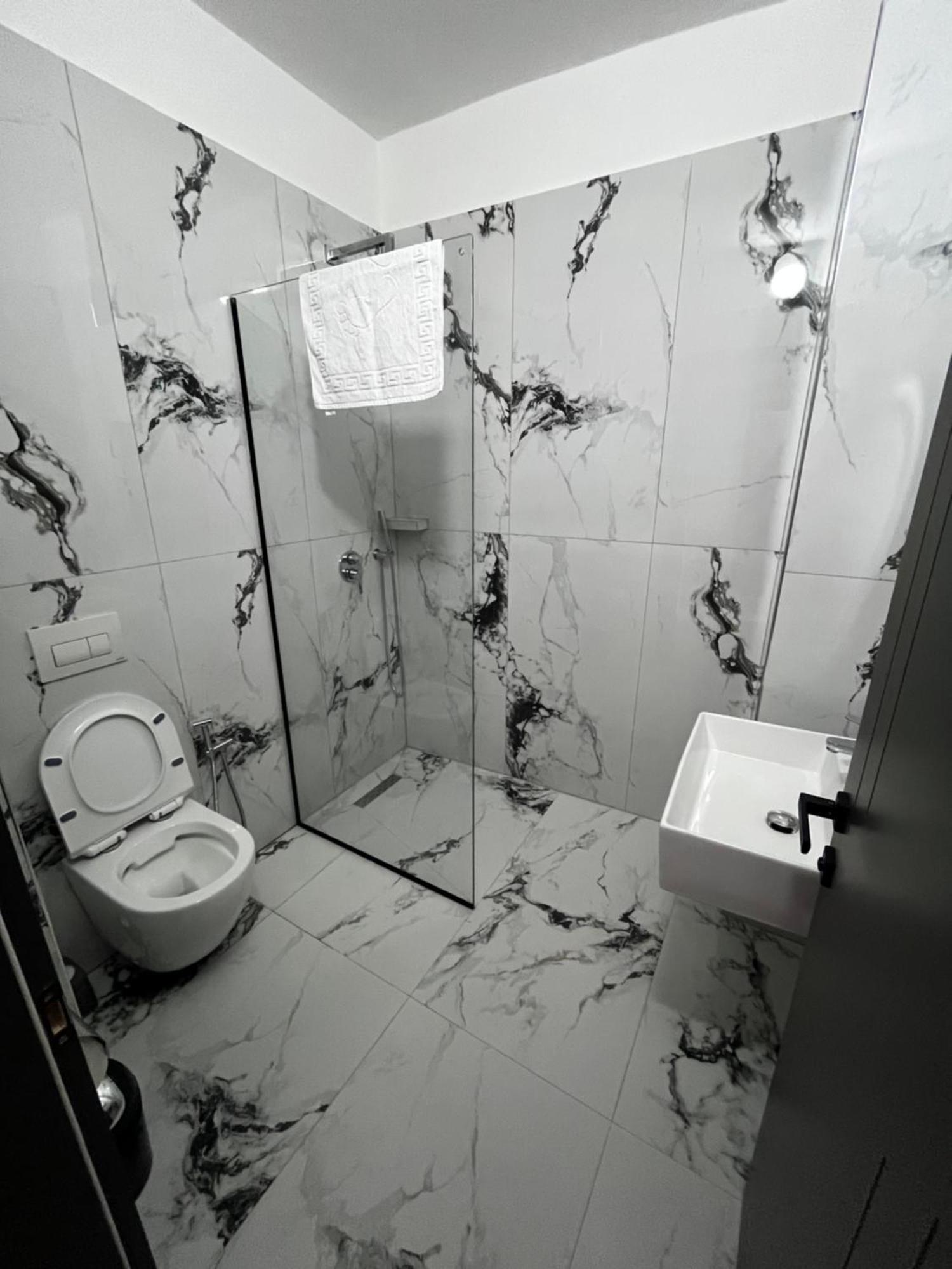 Leodori 3 Suites Shengjin Bagian luar foto